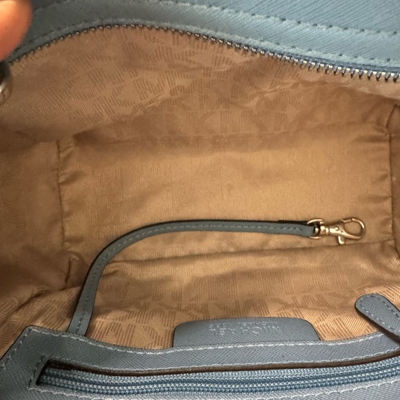 Michael Kors Selma Stud Medium Sky Blue Leather‎ Crossbody Bag - Picture 9 of 13